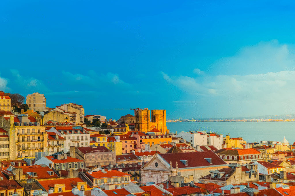 Investimento Golden Visa Portugal vista aérea 2026 estratégia híbrida